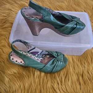 Seychelles Green Wedge Shoes with Elegant Design